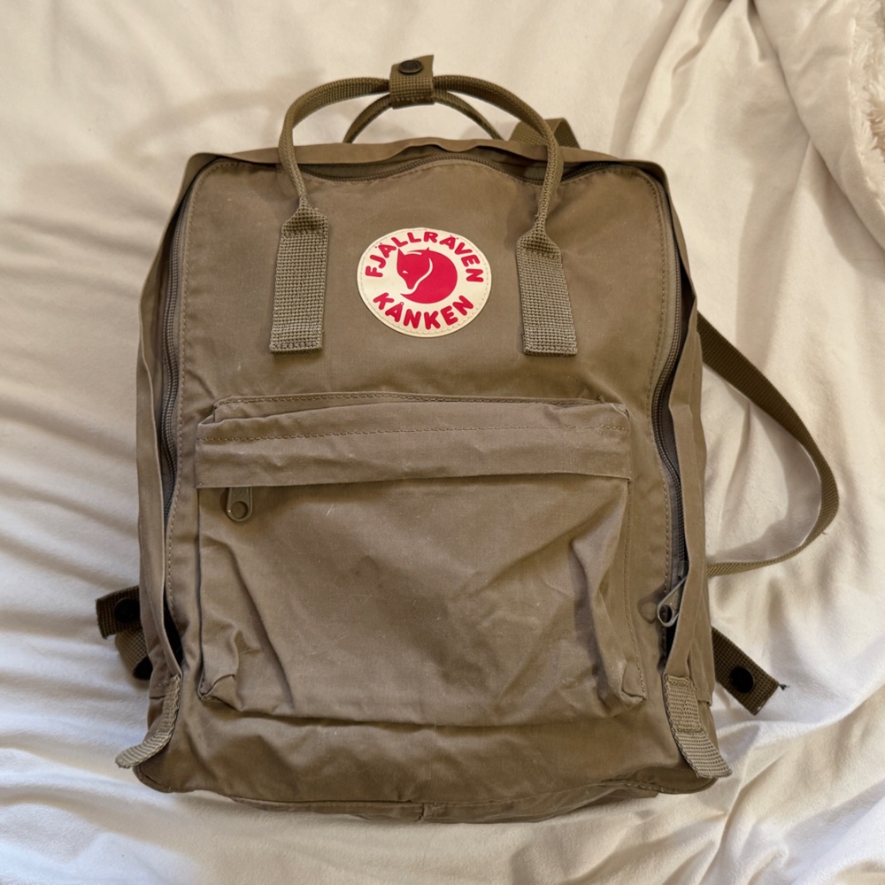 fjallraven kanken khaki backpack
